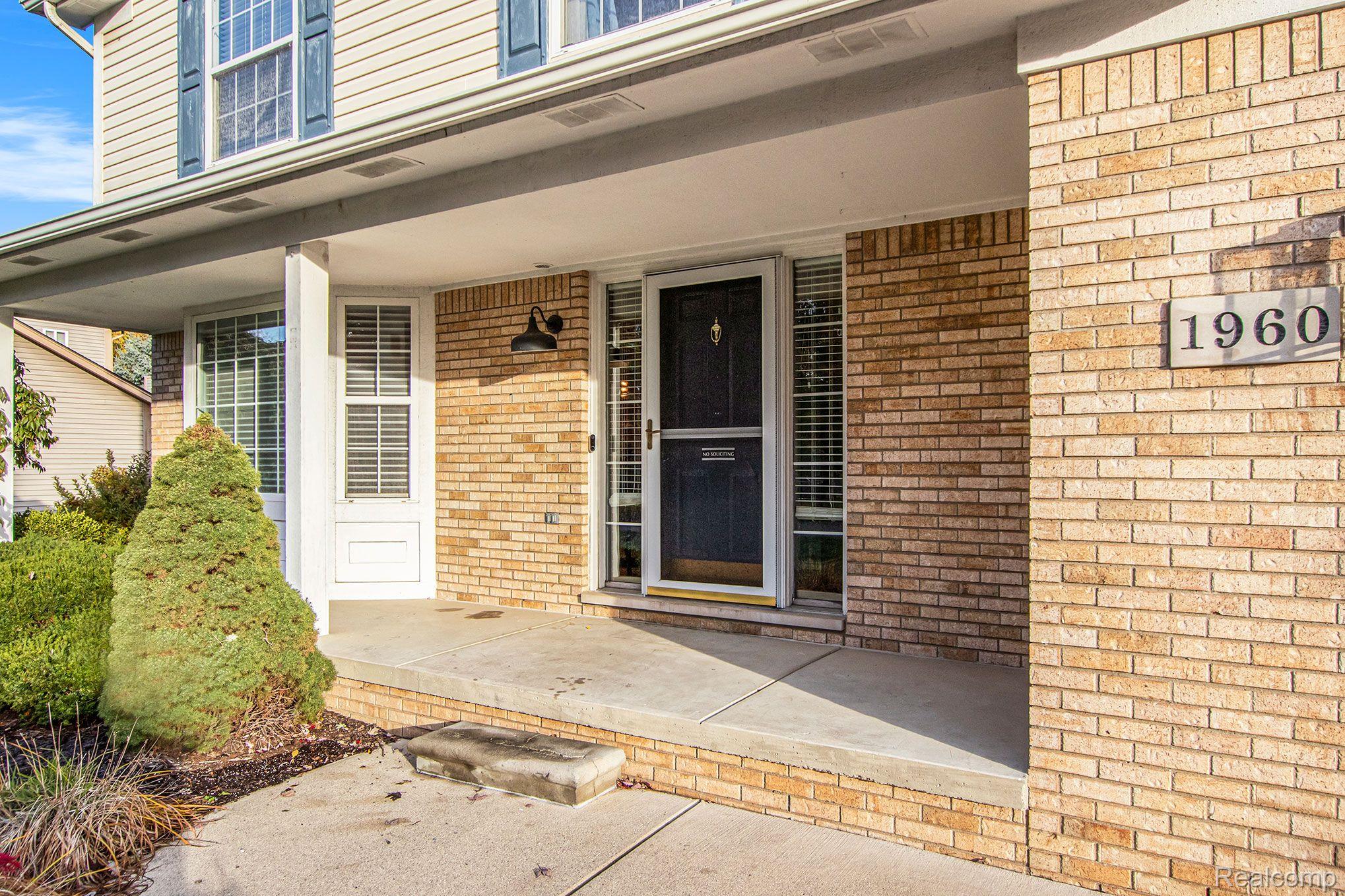 1960 Grace Avenue Rochester, MI 48309 - Photo 4 of 35 Gallery Image 4