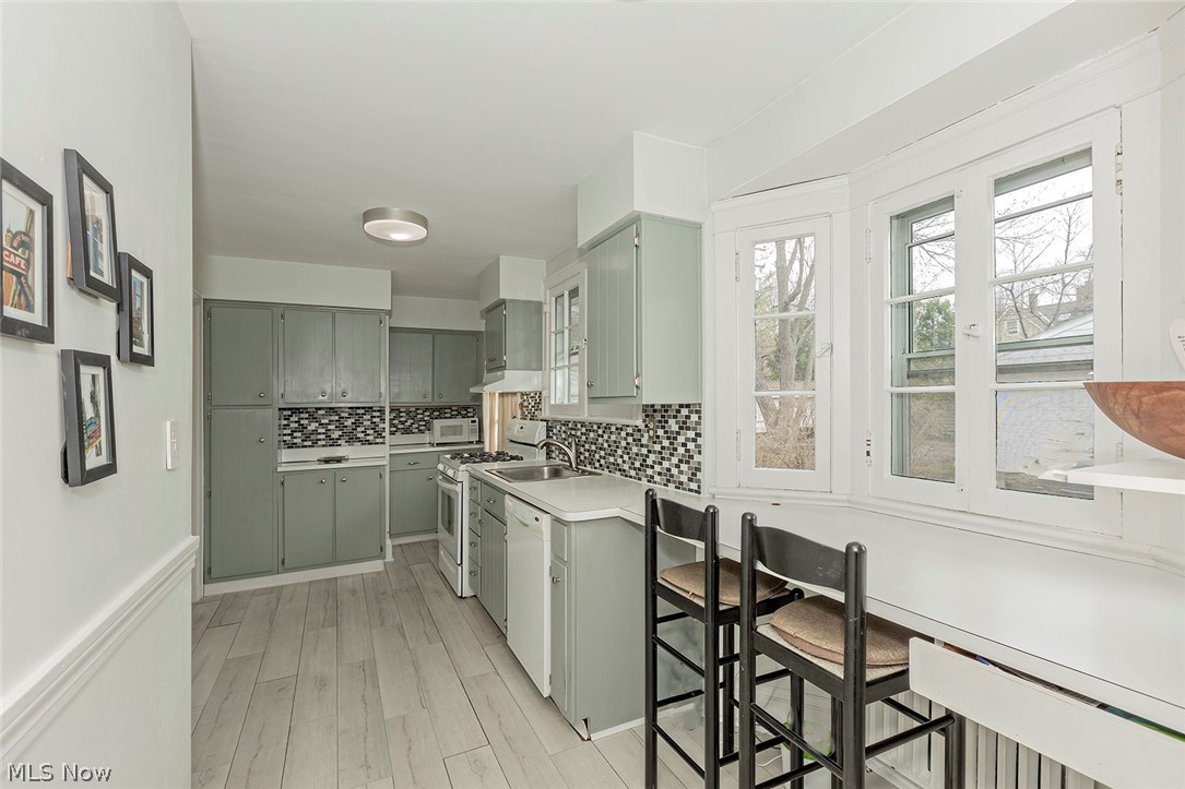 3085 Warrington Road Cleveland, OH 44120 - Photo 4 of 35