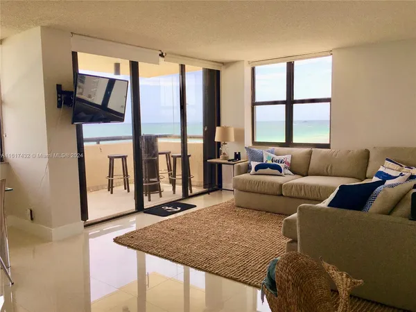 $5,000 | 2555 Collins Avenue, Unit 1711, Miami Beach, FL 33140