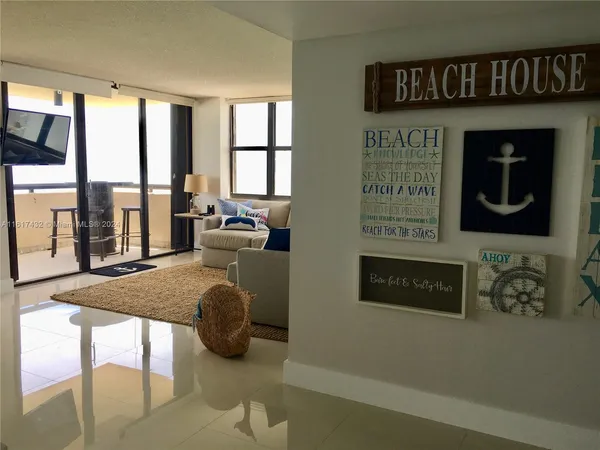 $5,000 | 2555 Collins Avenue, Unit 1711, Miami Beach, FL 33140