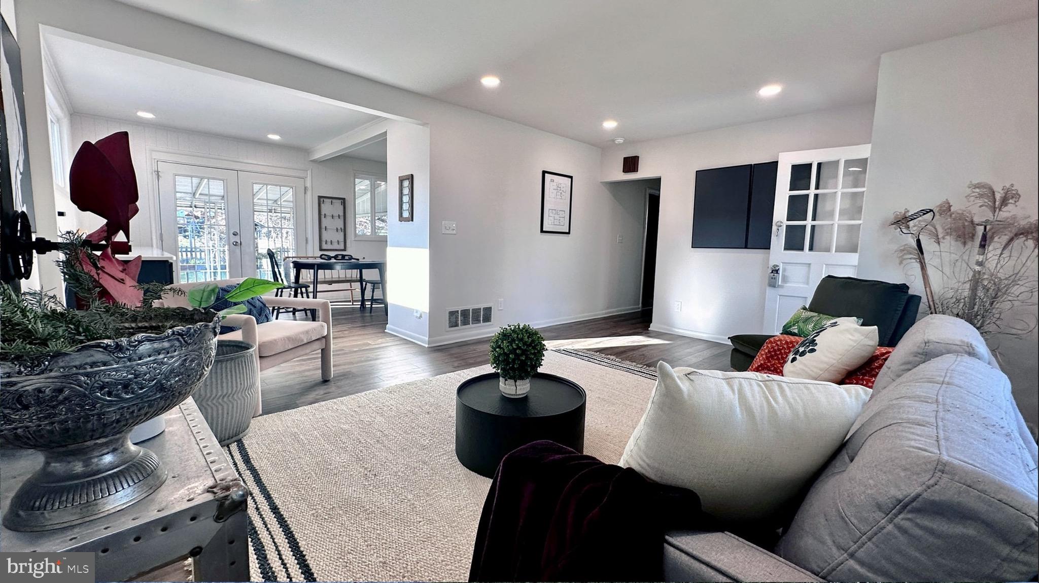8802 Ashford Road Parkville, MD 21234 - Photo 4 of 39 a living room with furniture and a flat screen tv