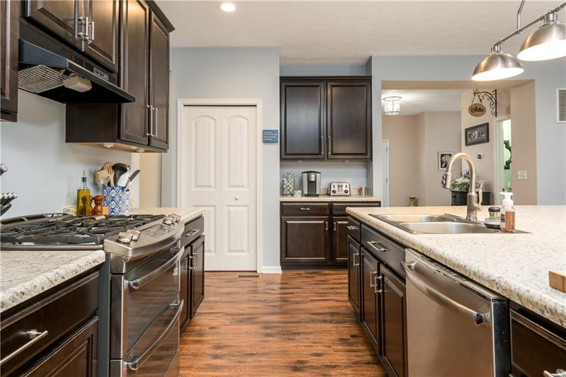 417 Beech Drive McKees Rocks, PA 15136 - Photo 5 of 25 Gallery Image 5