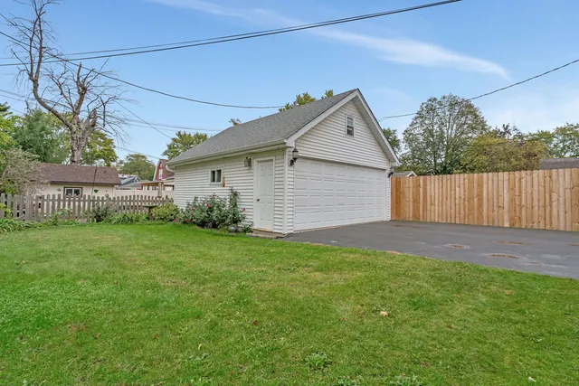 a view of front of house with a yard