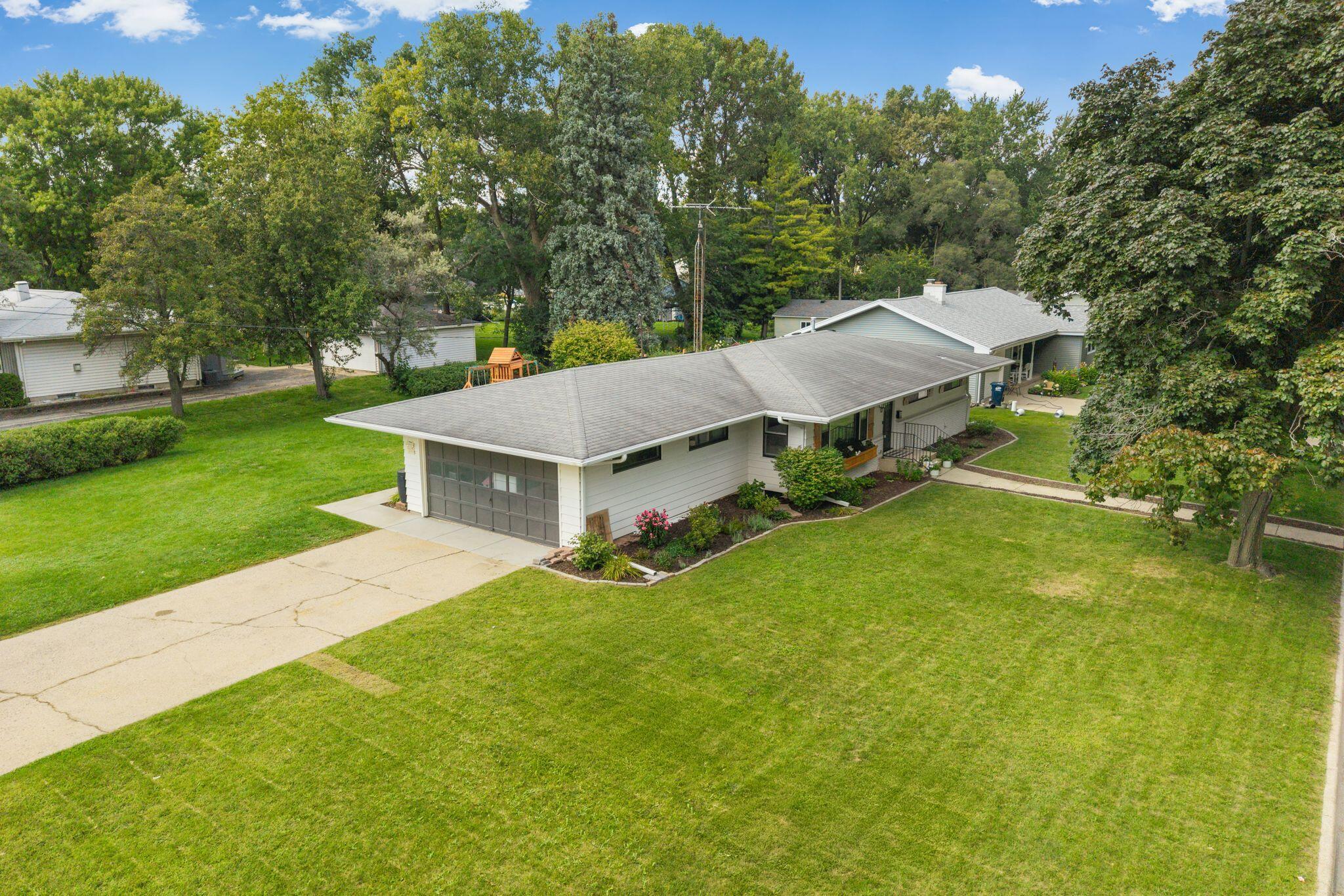 12 Ridgway Street Elkhorn, WI 53121 - Photo 20 of 32 12 Ridgway (aerial) (7)