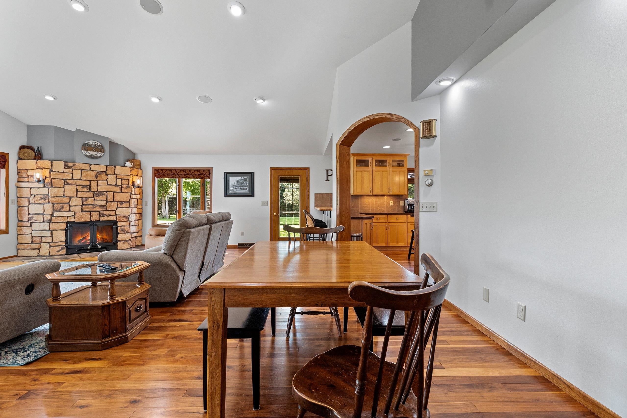 4360 Reighmoor Road Omro, WI 54963 - Photo 6 of 54