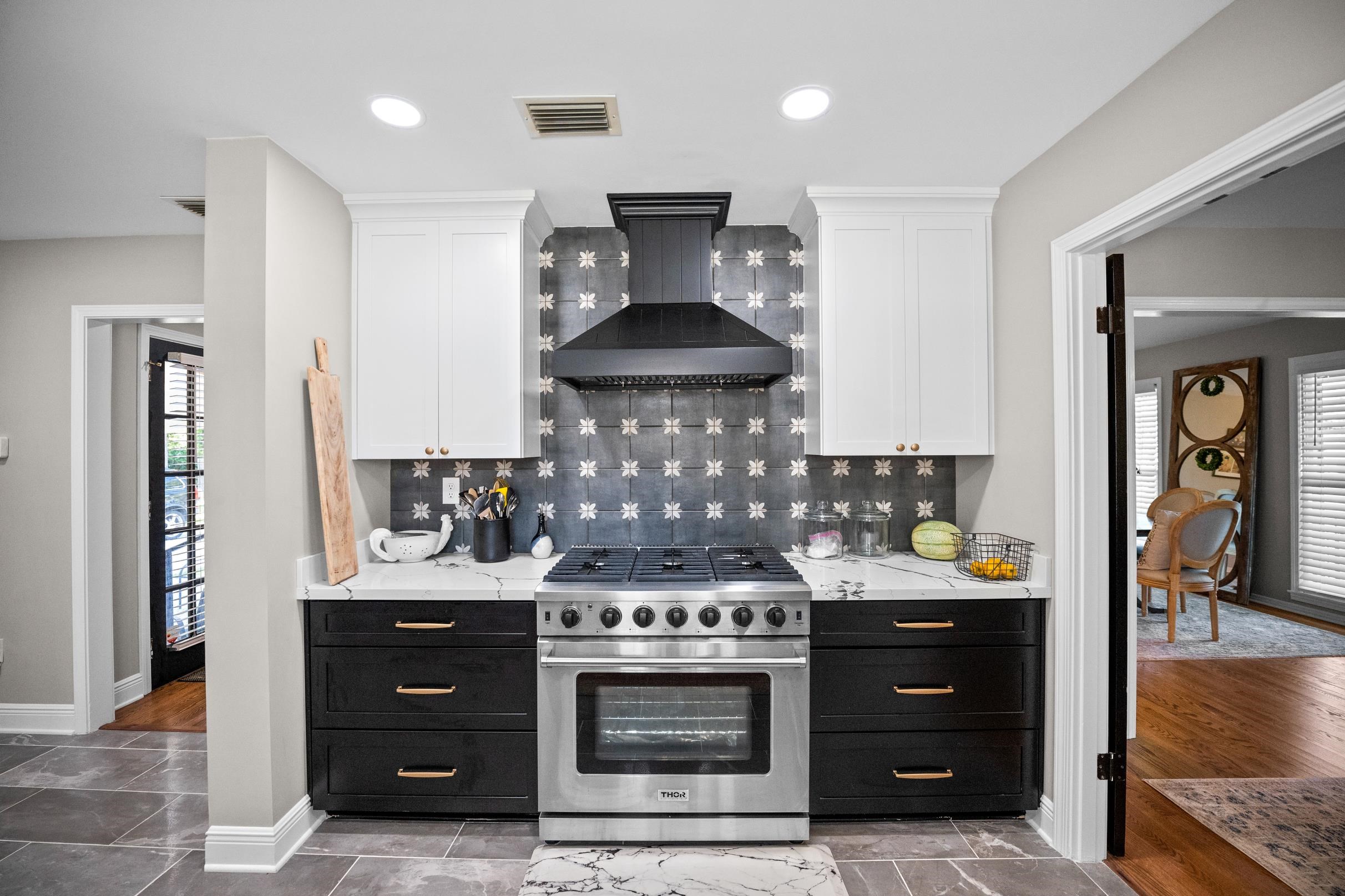 522 General Gibson Drive Daphne, AL 36527 - Photo 11 of 45 Kitchen