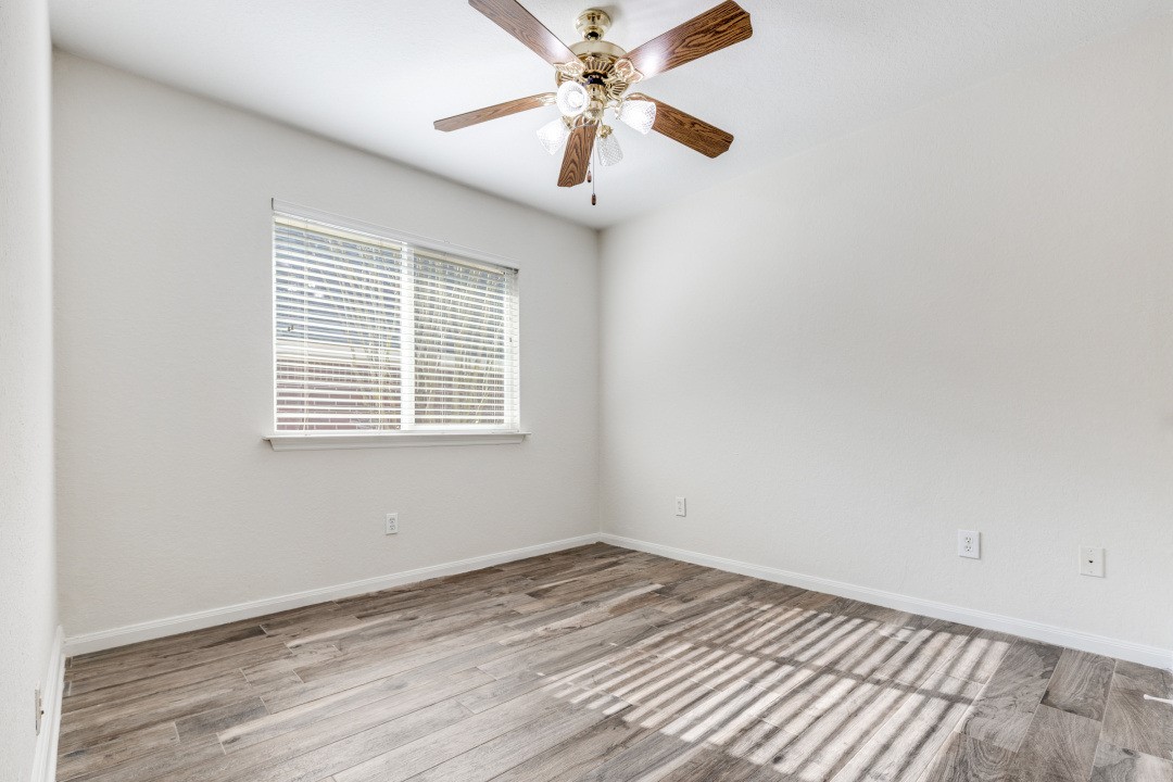 130 South Veranda Ridge Drive Spring, TX 77382 - Photo 17 of 23 an empty room with a window and a ceiling fan