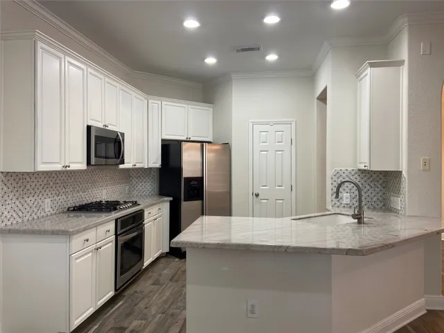 $2,600 | 130 South Veranda Ridge Drive, The Woodlands, TX 77382