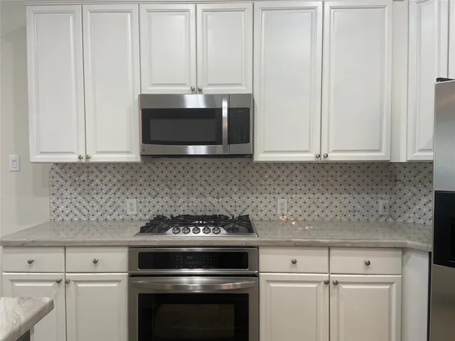 $2,600 | 130 South Veranda Ridge Drive, The Woodlands, TX 77382