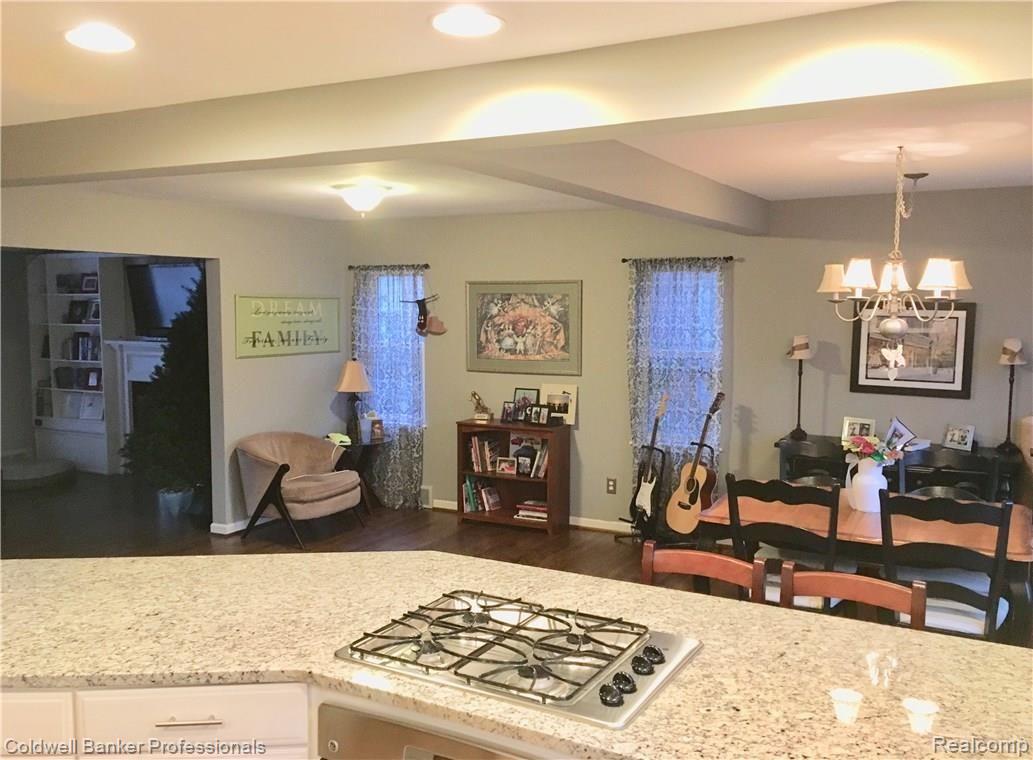 1770 Hawthorne Road Grosse Pointe, MI 48236 - Photo 9 of 14 image_6483441.JPG