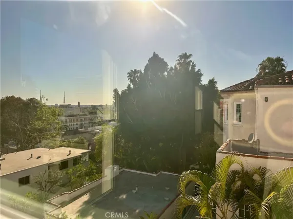 $1,900 | 6330 Franklin Avenue, Los Angeles, CA 90028