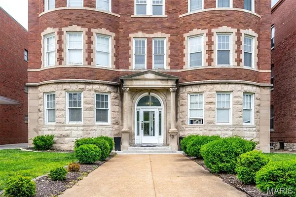 $179,000 | 4319 Lindell Boulevard, Unit D, St. Louis, MO 63108