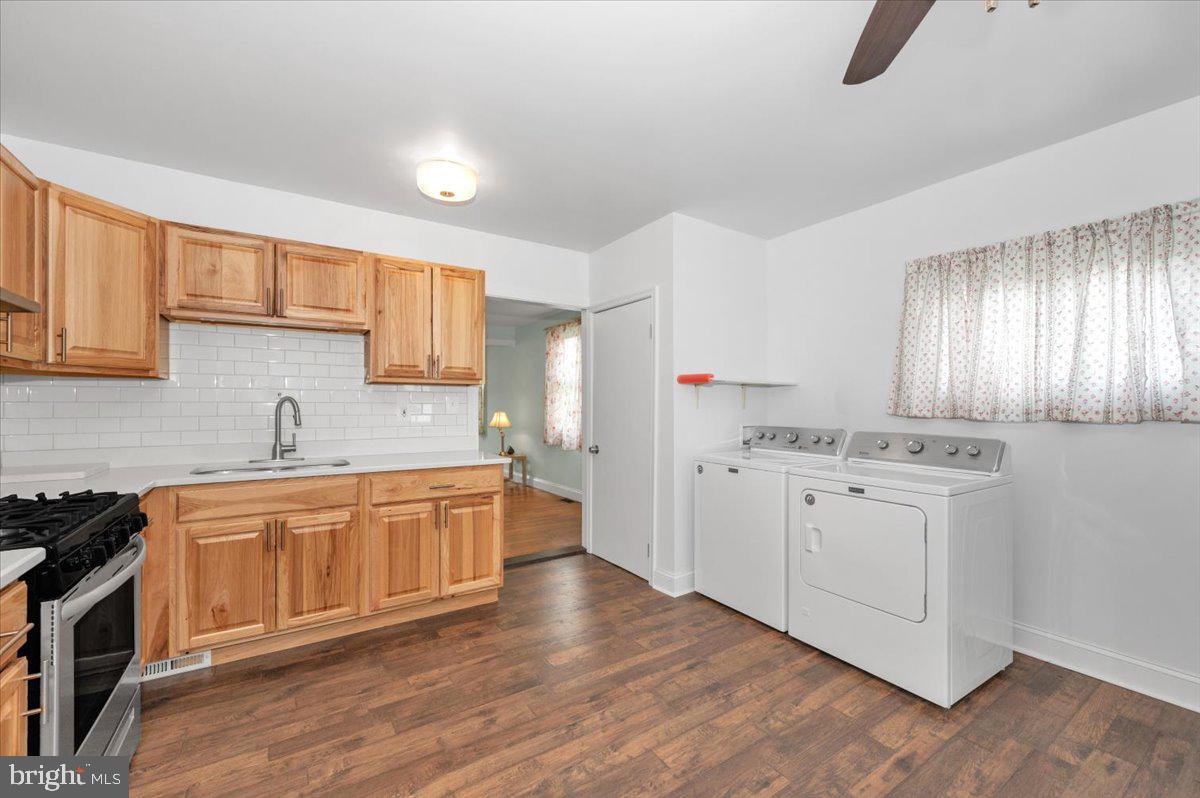 1910 Tyler Road Dundalk, MD 21222 - Photo 17 of 58 Bright and functional kitchen space.