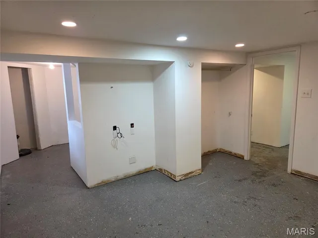 $117,500 | 945 Edgehill Drive, Ferguson, MO 63135