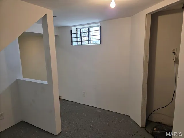 $117,500 | 945 Edgehill Drive, Ferguson, MO 63135