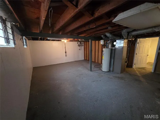 $114,900 | 945 Edgehill Drive, Ferguson, MO 63135