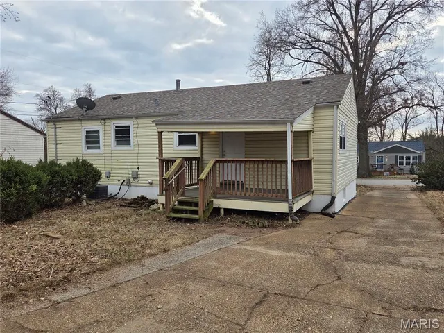 $117,500 | 945 Edgehill Drive, Ferguson, MO 63135