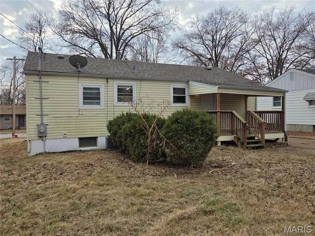 $117,500 | 945 Edgehill Drive, Ferguson, MO 63135