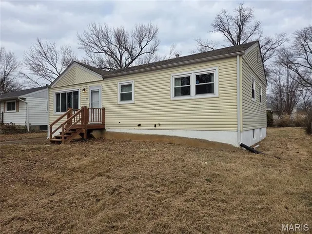 $117,500 | 945 Edgehill Drive, Ferguson, MO 63135