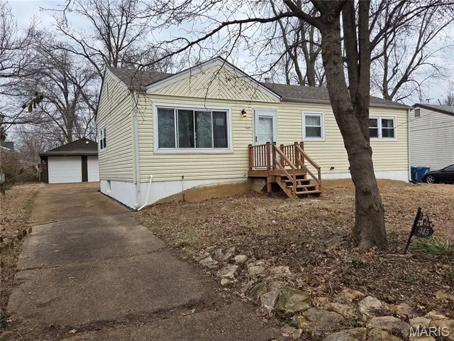 $117,500 | 945 Edgehill Drive, Ferguson, MO 63135