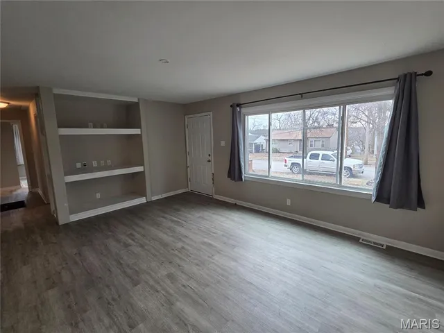 $117,500 | 945 Edgehill Drive, Ferguson, MO 63135