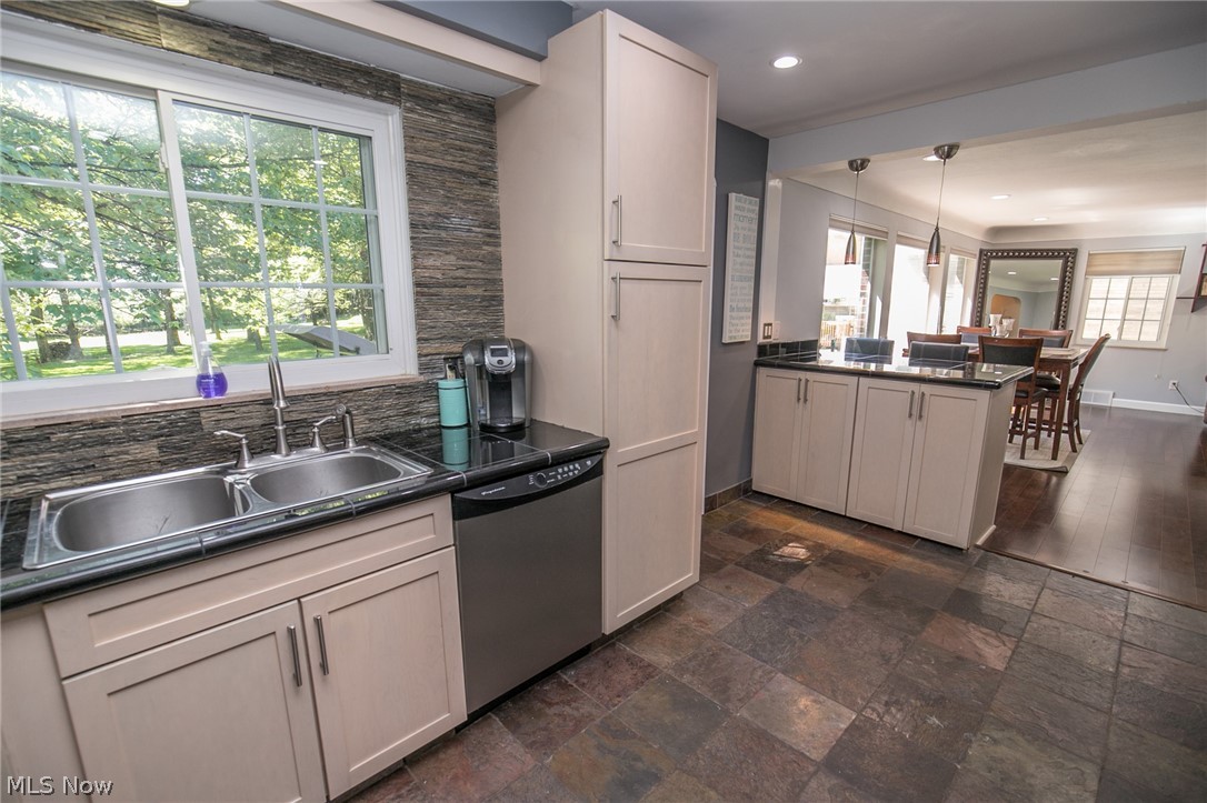 2166 Chestnut Road Seven Hills, OH 44131 - Photo 17 of 30 Gallery Image 17