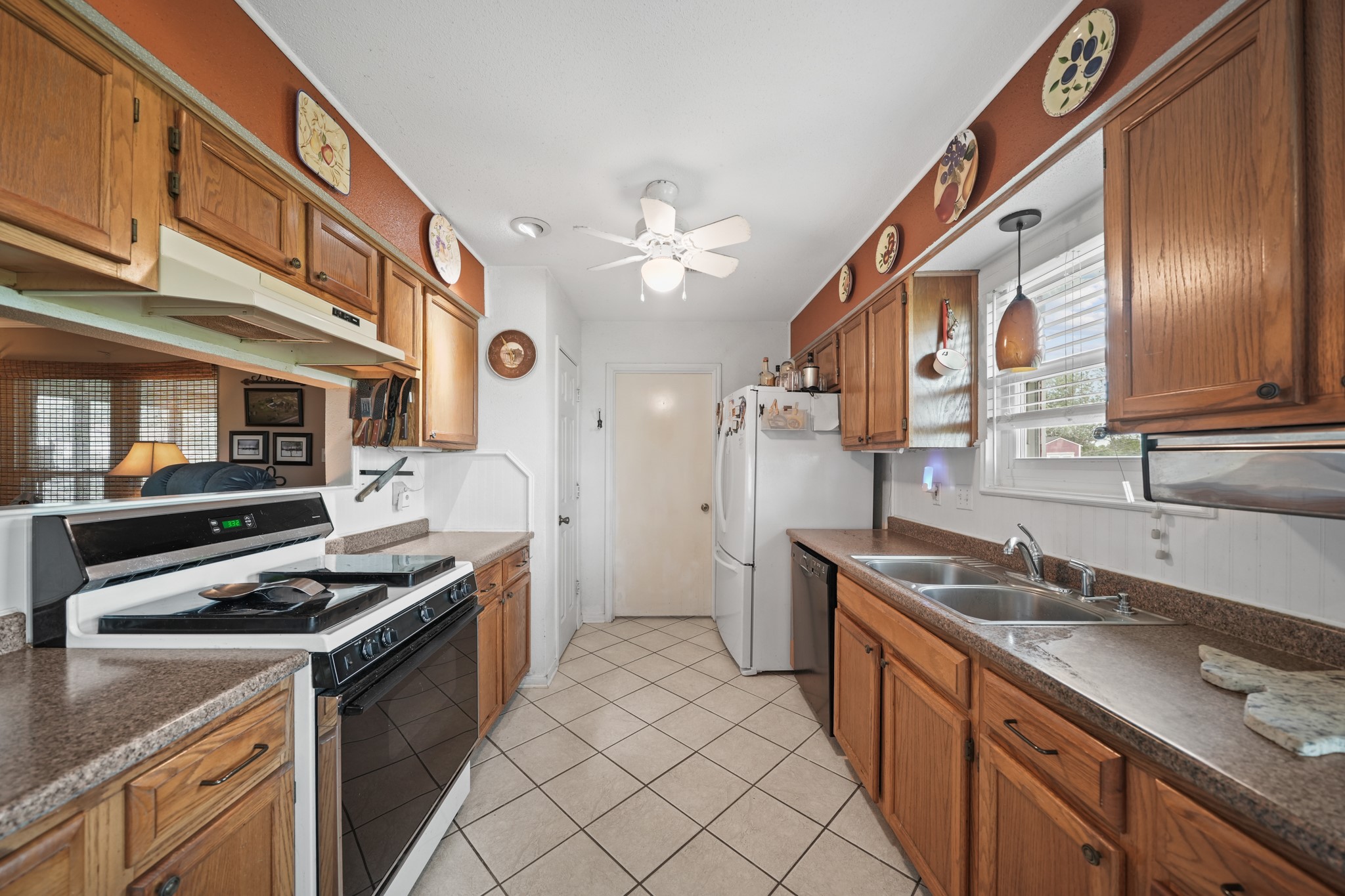 4911 Brister Road Rosharon, TX 77583 - Photo 12 of 31