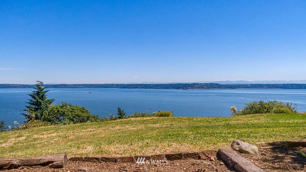 19102 Ridge Road Southwest Vashon, WA 98070 - Photo 18 of 29 a view of a ocean with beach