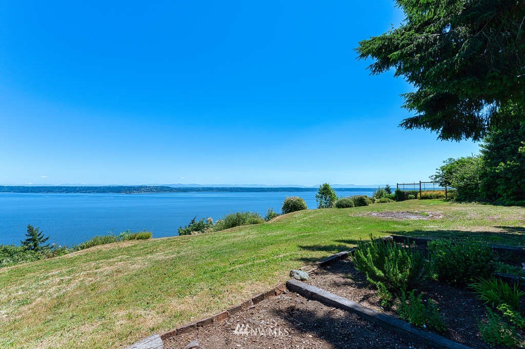 19102 Ridge Road Southwest Vashon, WA 98070 - Photo 20 of 29 a view of a lake with a big yard