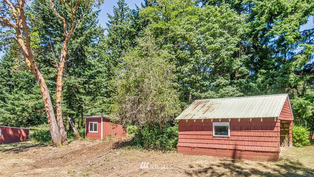 19102 Ridge Road Southwest Vashon, WA 98070 - Photo 24 of 29 a view of a house with a yard and large tree