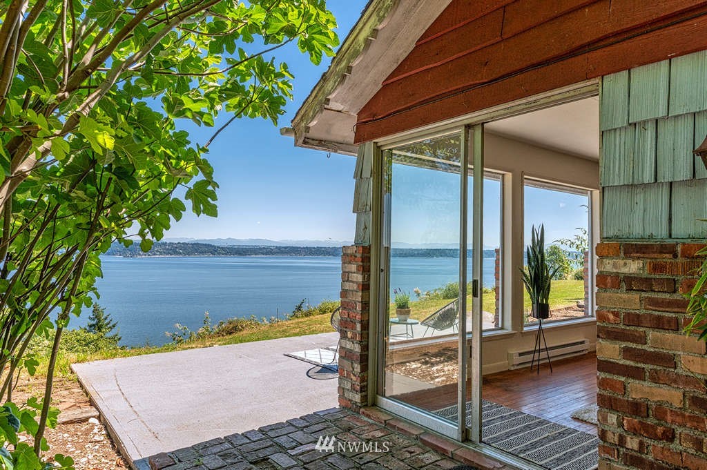 19102 Ridge Road Southwest Vashon, WA 98070 - Photo 5 of 29 a view of backyard with cabin