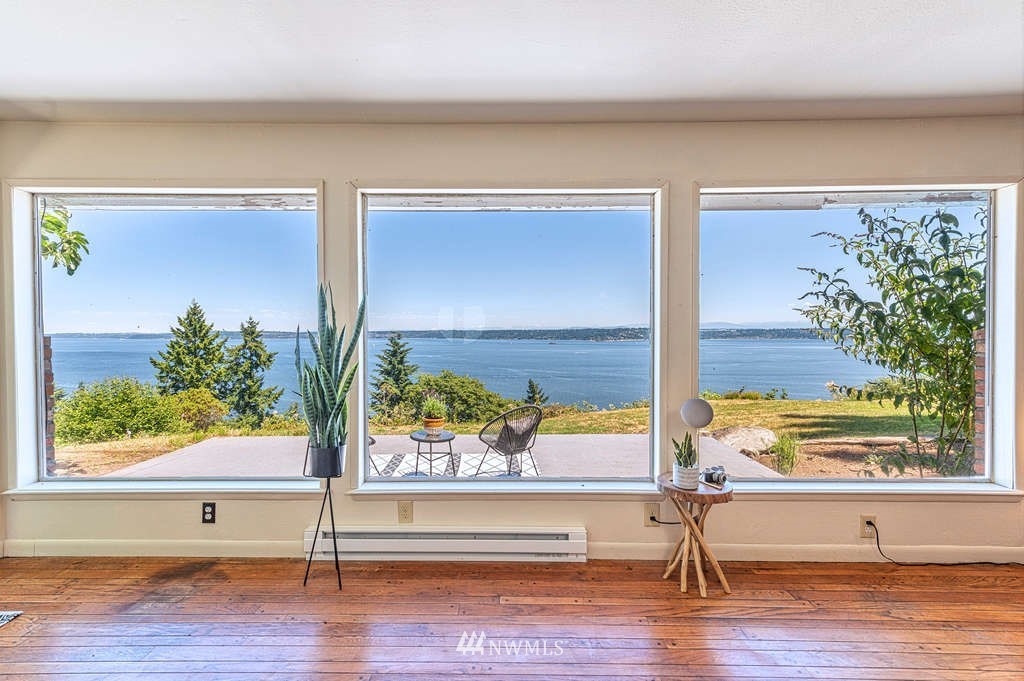 19102 Ridge Road Southwest Vashon, WA 98070 - Photo 7 of 29 a view of a living room