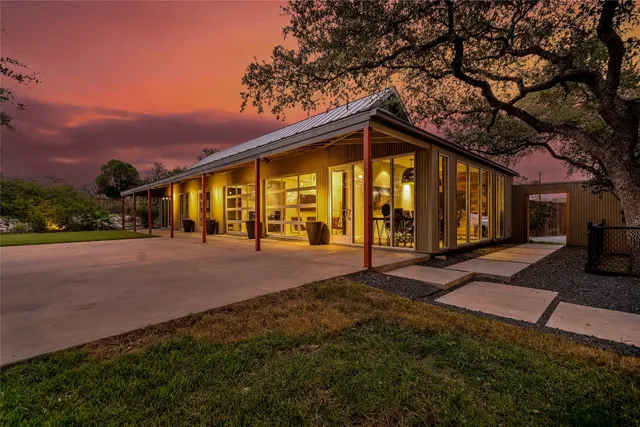 a view of an house with backyard and a tree