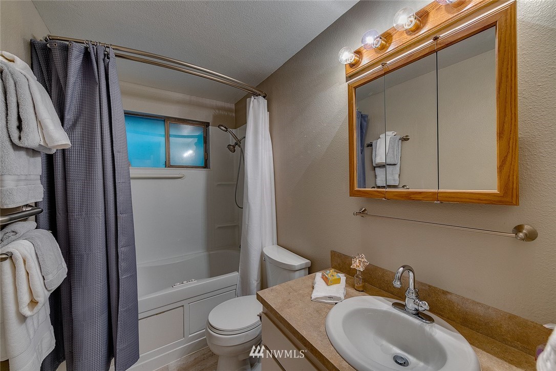 8195 Northeast View Ridge Lane Poulsbo, WA 98370 - Photo 17 of 25 Gallery Image 17