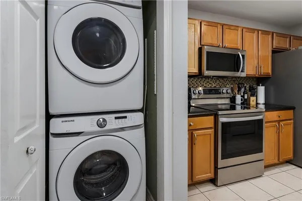 $2,100 | 9068 Gervais Circle, Unit 210, Naples, FL 34120