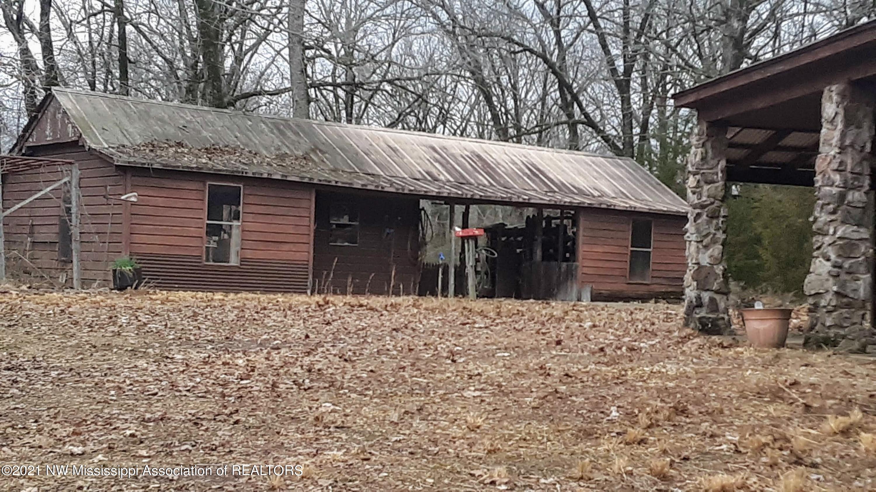 1065 South Red Banks Road Byhalia, MS 38611 - Photo 17 of 19 shop