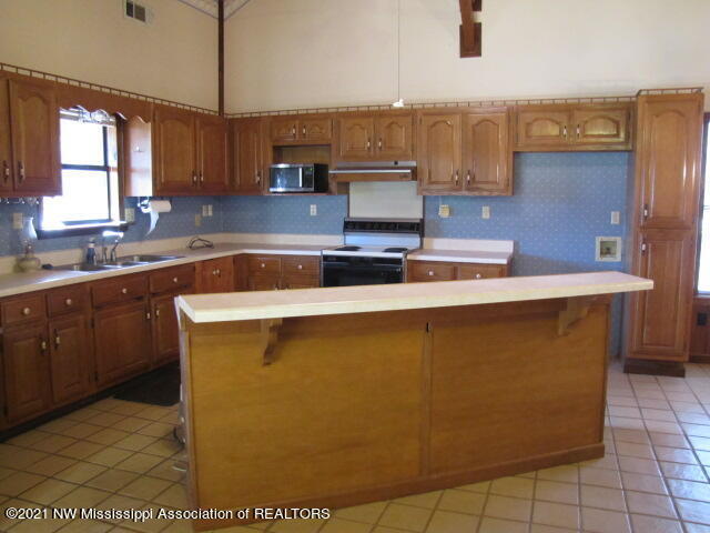 1065 South Red Banks Road Byhalia, MS 38611 - Photo 4 of 19 IMG_0829