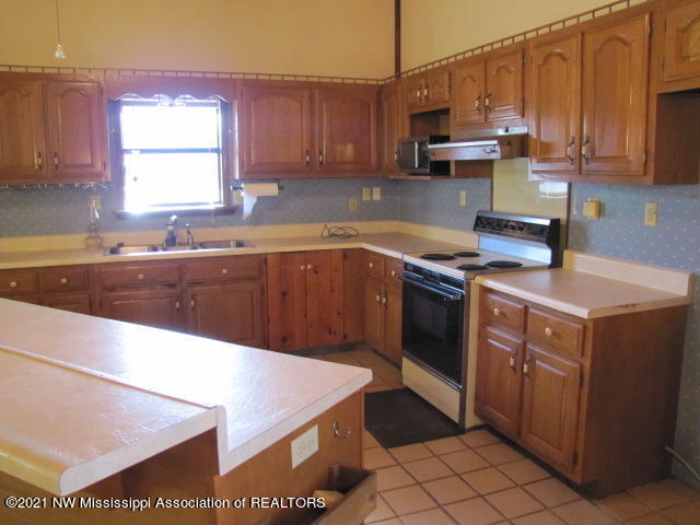 1065 South Red Banks Road Byhalia, MS 38611 - Photo 5 of 19 IMG_0828