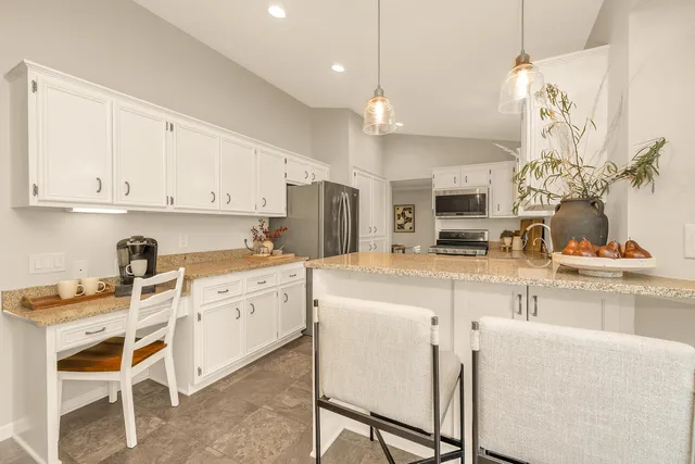 $2,500,000 | 34352 Valley Road, Delafield, WI 53066