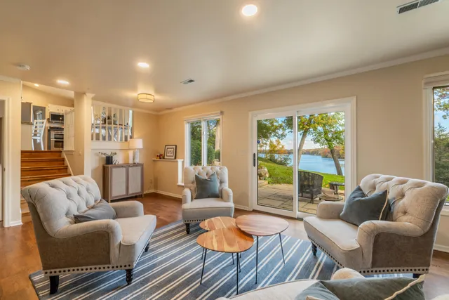 $2,500,000 | 34352 Valley Road, Delafield, WI 53066