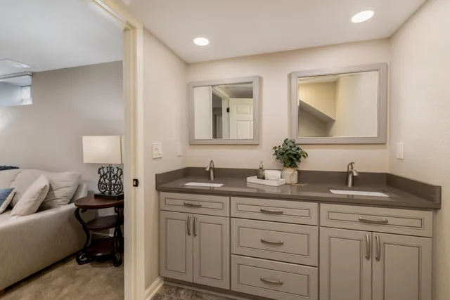 $2,500,000 | 34352 Valley Road, Delafield, WI 53066