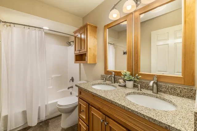 $2,500,000 | 34352 Valley Road, Delafield, WI 53066