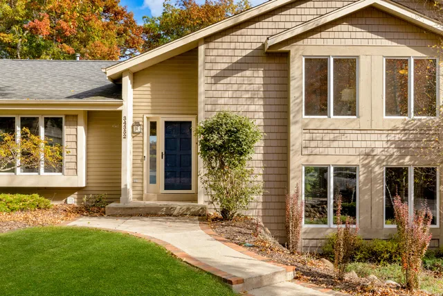 $2,500,000 | 34352 Valley Road, Delafield, WI 53066