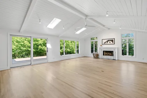 $1,795,000 | 853 Sauganash Drive, Fontana, WI 53125
