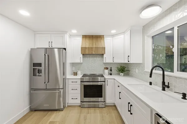 $1,225,000 | 19531 55th Avenue Northeast, Lake Forest Park, WA 98155