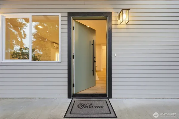 $1,225,000 | 19531 55th Avenue Northeast, Lake Forest Park, WA 98155