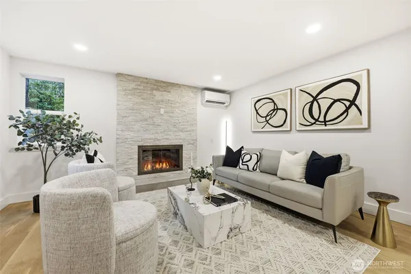 $1,225,000 | 19531 55th Avenue Northeast, Lake Forest Park, WA 98155