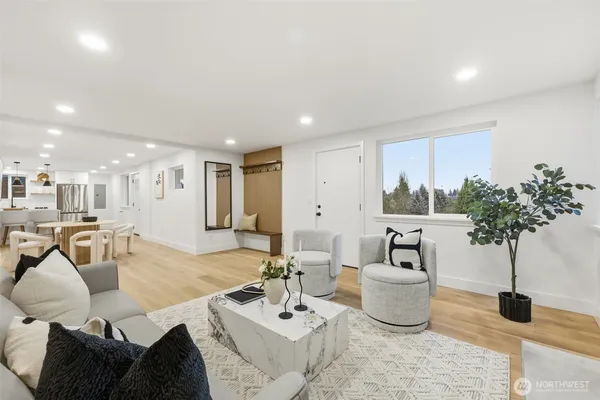 $1,225,000 | 19531 55th Avenue Northeast, Lake Forest Park, WA 98155