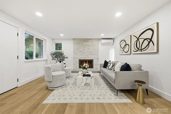 $1,225,000 | 19531 55th Avenue Northeast, Lake Forest Park, WA 98155