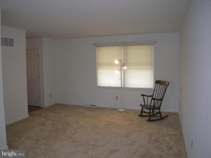5349 Wendy Road Sykesville, MD 21784 - Photo 3 of 23 Living Room